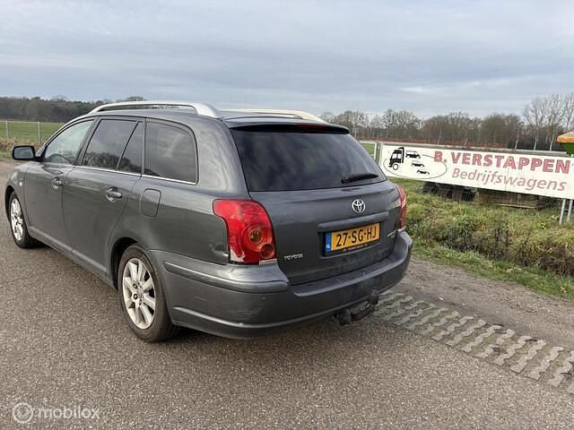 Occasion Toyota Avensis Luna 177 PK (130 kW) 2006 Grijs (metallic) Stationwagen