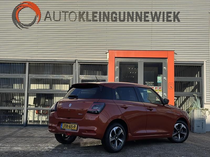 Occasion Suzuki Swift Style 83 PK (61 kW) 2025 Oranje (metallic) Hatchback