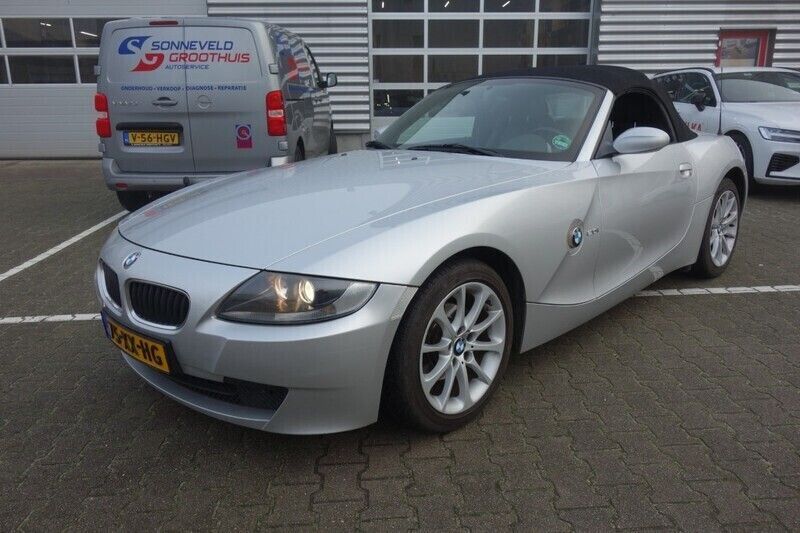 Grijs Gebruikt 2007 BMW Z4 Cabriolet | € 10.950 (Eerlijke prijs) - Afbeelding 1/4