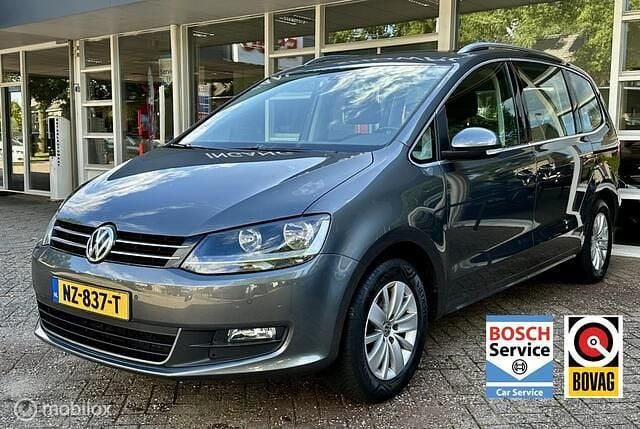 Grijs Gebruikt 2017 VW Sharan Exclusive MPV | € 17.950 (Eerlijke prijs) - Afbeelding 1/4