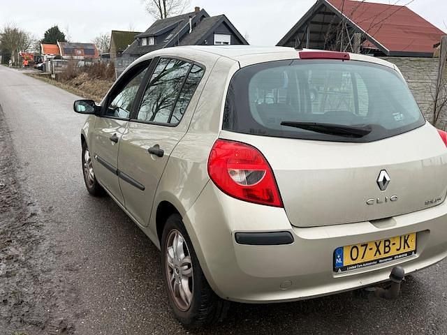 Occasion Renault Clio II Dynamique 112 PK (82 kW) 2007 Beige Hatchback