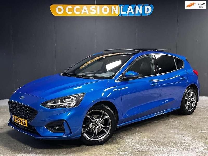 Blauw (metallic) Occasion 2020 Ford Focus Business Edition Hatchback | € 19.900 (Eerlijke prijs) - Afbeelding 1/4