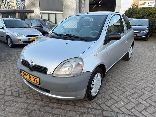 Grijs Occasion 1999 Toyota Yaris Terra Hatchback | € 950 (Eerlijke prijs) - Afbeelding 1/4
