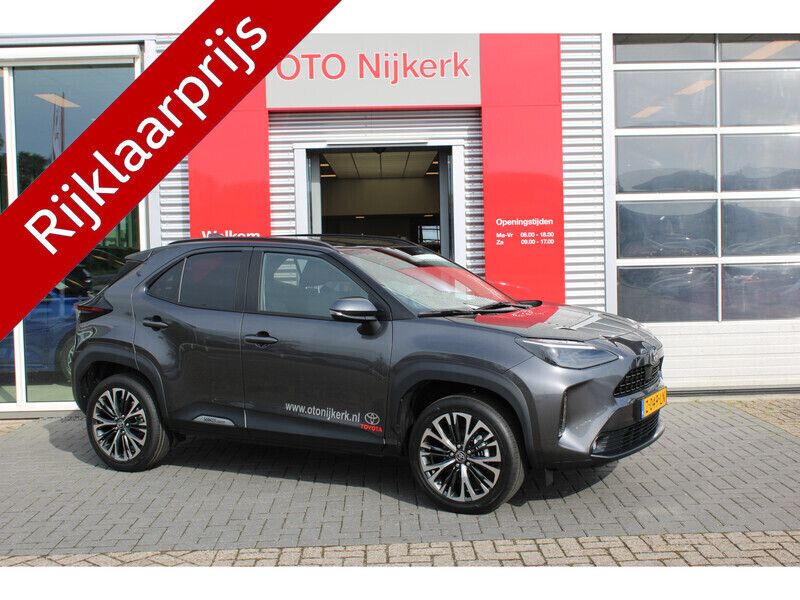 Grijs Gebruikt 2024 Toyota Yaris Cross Executive SUV | € 35.900 - Afbeelding 1/4