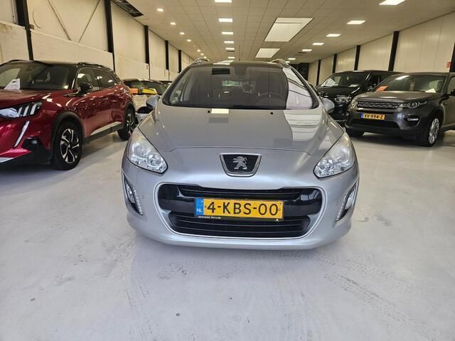 Grijs, metallic lak Gebruikt 2013 Peugeot 308 Allure Stationwagen | € 7.950 (Eerlijke prijs) - Afbeelding 1/4