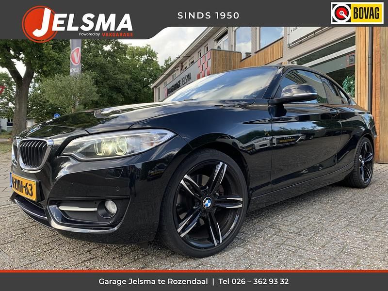 Zwart Gebruikt 2015 BMW 220 Sport Line Coupé | € 17.500 (Eerlijke prijs) - Afbeelding 1/4
