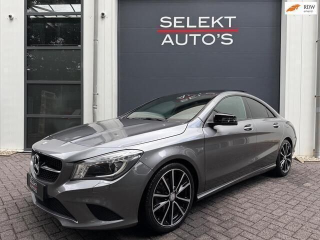Grijs Gebruikt 2014 Mercedes CLA180 Edition 1 Sedan | € 14.950 (Eerlijke prijs) - Afbeelding 1/4