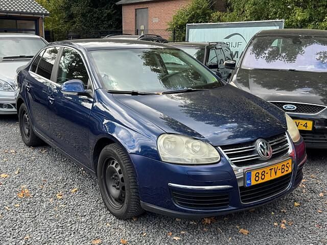 Blauw Gebruikt 2007 VW Jetta Comfortline Sedan | € 1.495 (Eerlijke prijs) - Afbeelding 1/4