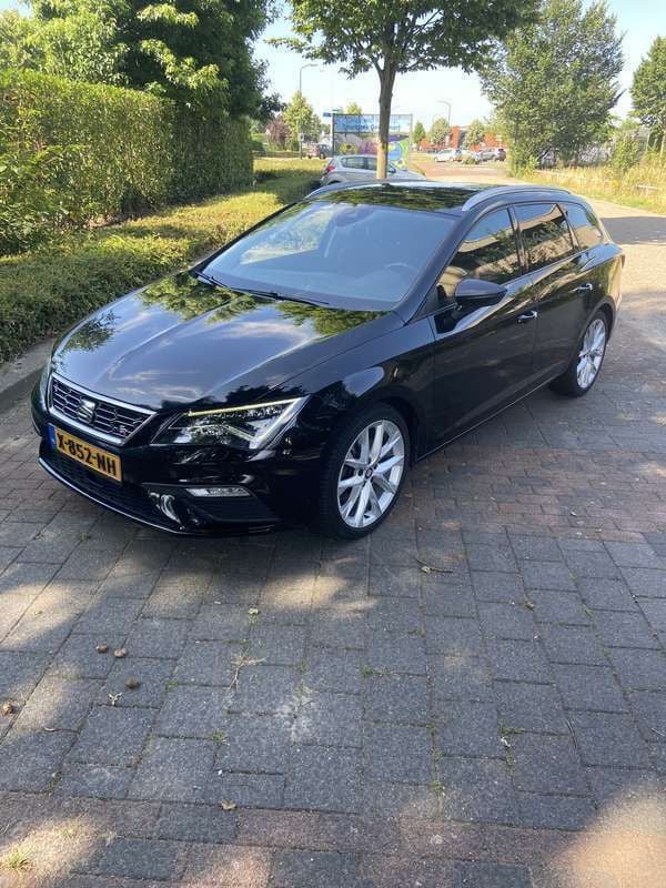 Zwart Gebruikt 2018 Seat Leon FR Stationwagen | € 18.500 (Eerlijke prijs) - Afbeelding 1/4