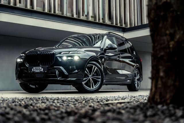 Zwart Gebruikt 2023 BMW X7 M Sport SUV | € 94.950 - Afbeelding 1/4
