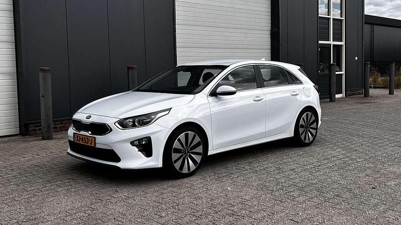 Wit Gebruikt 2019 Kia Ceed Hatchback | € 12.499 (Eerlijke prijs) - Afbeelding 1/4