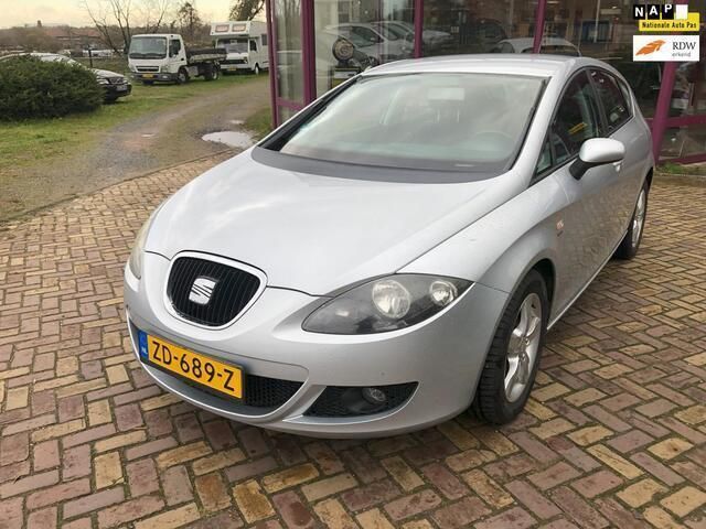 Grijs Gebruikt 2011 Seat Leon FR Hatchback | € 6.750 (Eerlijke prijs) - Afbeelding 1/4