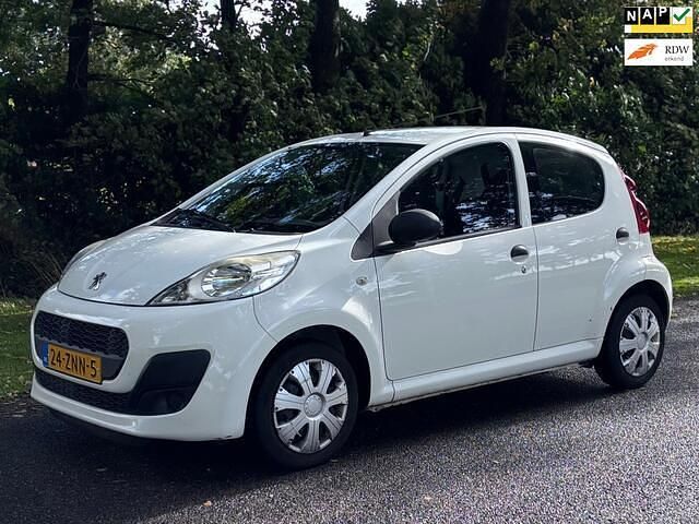 Wit Gebruikt 2013 Peugeot 107 Access Hatchback | € 2.999 (Goede deal) - Afbeelding 1/4