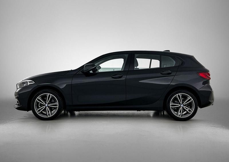 Occasion BMW 118 Basis 136 PK (100 kW) 2024 Zwart Hatchback