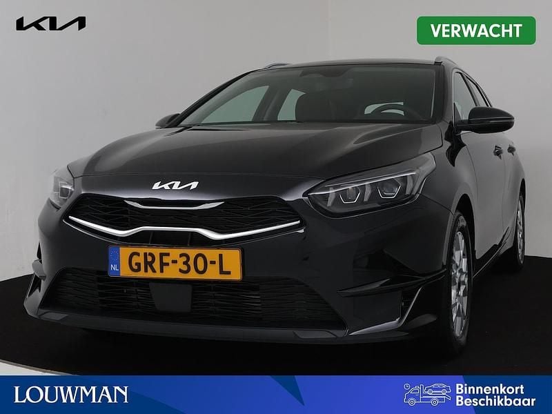 Zwart metallic Gebruikt 2024 Kia Ceed Sportswagon Stationwagen | € 24.940 (Eerlijke prijs) - Afbeelding 1/3