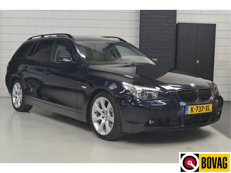 Blauw, metallic lak Gebruikt 2005 BMW 545 Executive Stationwagen | € 9.950 - Afbeelding 1/4