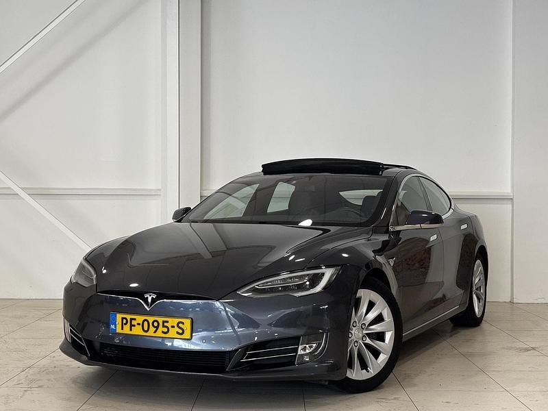 Grijs, metallic lak Gebruikt 2017 Tesla Model S Sedan | € 20.844 (Eerlijke prijs) - Afbeelding 1/4