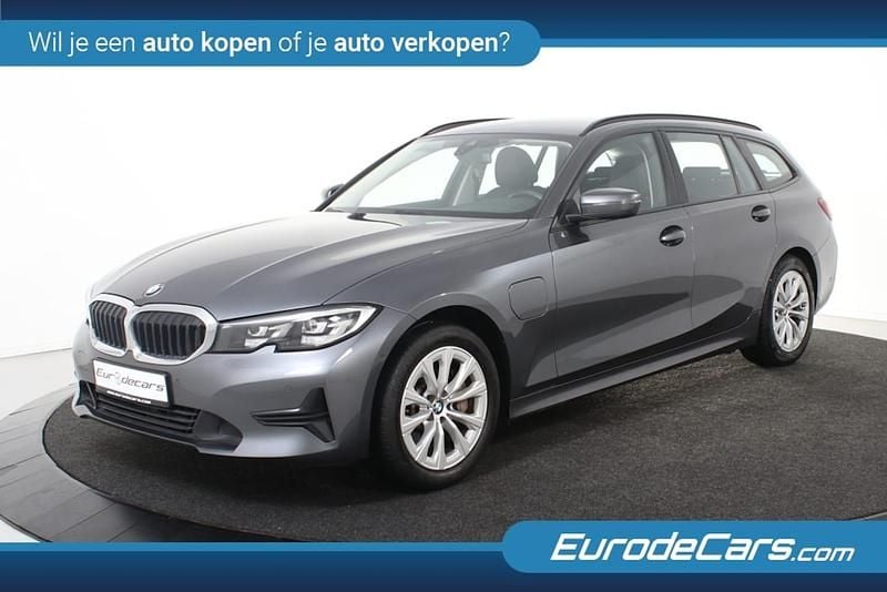 Grijs (metallic) Occasion 2020 BMW 330e Stationwagen | € 24.850 (Super prijs) - Afbeelding 1/4