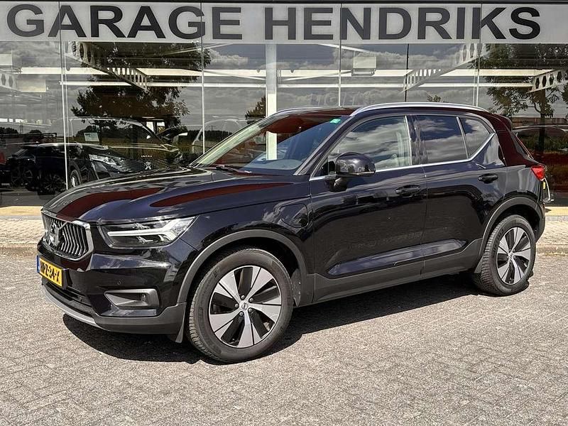 Zwart Gebruikt 2021 Volvo XC40 Inscription SUV | € 24.945 (Goede deal) - Afbeelding 1/4