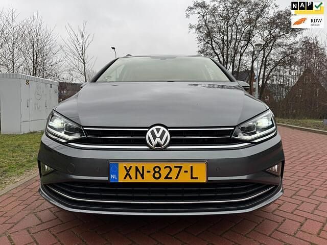 Grijs Occasion 2019 VW Golf Sportsvan Highline MPV | € 14.750 (Goede deal) - Afbeelding 1/4