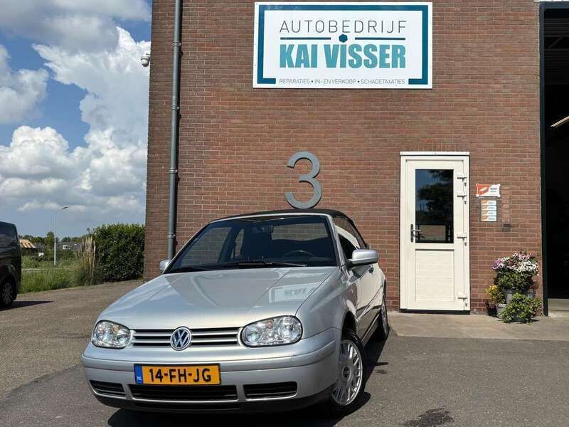 Grijs, metallic lak Gebruikt 2000 VW Golf Cabriolet Trendline Cabriolet | € 3.450 (Eerlijke prijs) - Afbeelding 1/4