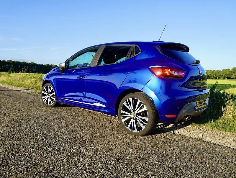 Blauw Gebruikt 2017 Renault Clio IV Intens Hatchback | € 10.000 (Eerlijke prijs) - Afbeelding 1/4
