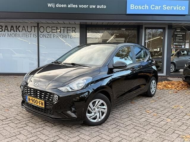 Zwart Gebruikt 2021 Hyundai i10 Comfort Hatchback | € 15.950 (Eerlijke prijs) - Afbeelding 1/4