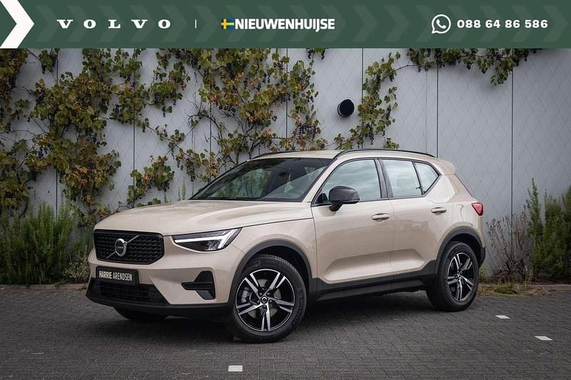 Bruin Gebruikt 2022 Volvo XC40 Plus SUV | € 44.399 (Iets duurder) - Afbeelding 1/4