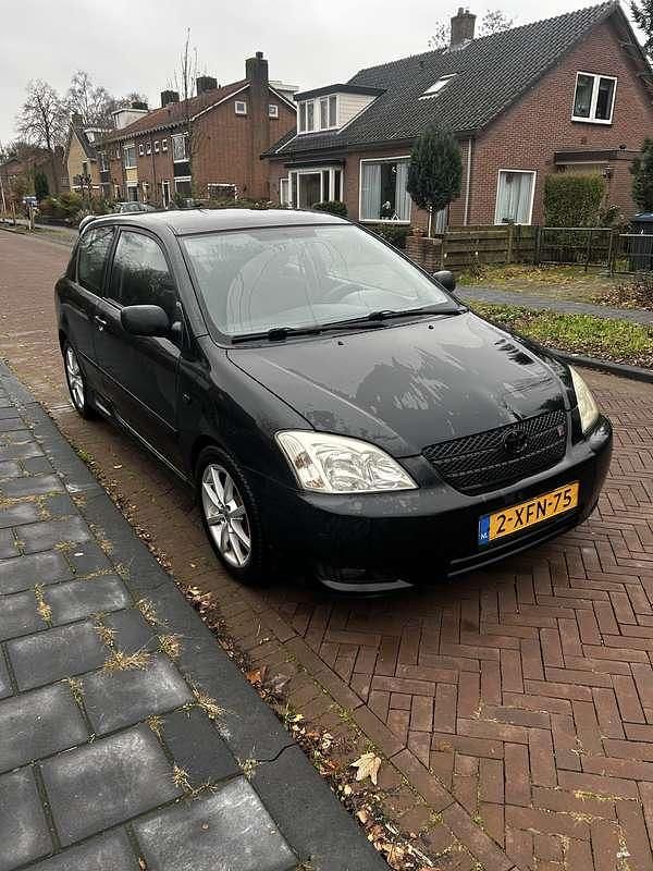 Zwart Gebruikt 2003 Toyota Corolla Sport Hatchback | € 2.500 (Goede deal) - Afbeelding 1/4