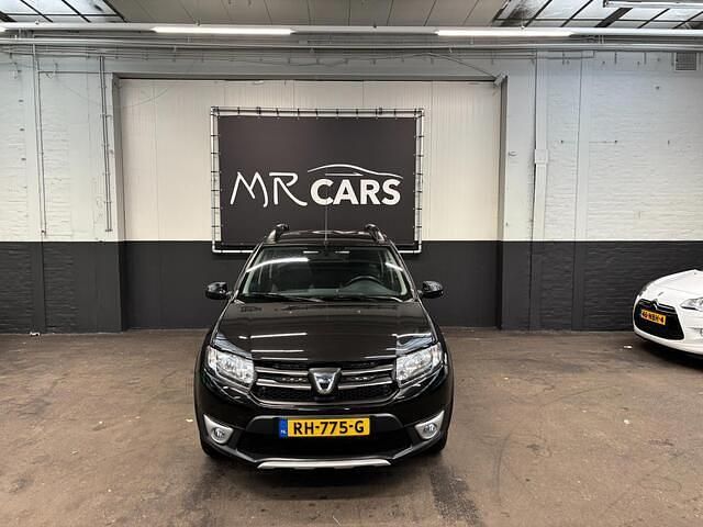 Zwart Gebruikt 2014 Dacia Sandero Lauréate Hatchback | € 4.750 (Eerlijke prijs) - Afbeelding 1/4