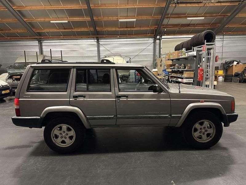 Zilver Occasion 2001 Jeep Cherokee Limited SUV | € 6.000 - Afbeelding 1/4