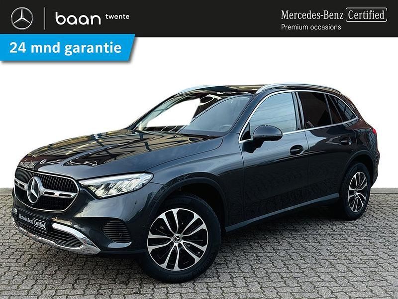 Grijs Occasion 2023 Mercedes GLC220 Business SUV | € 57.950 (Duur) - Afbeelding 1/4