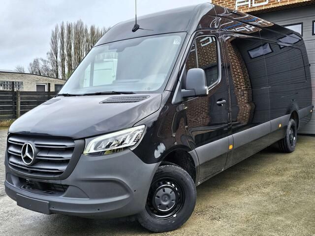 Zwart Gebruikt 2023 Mercedes Sprinter Van | € 54.438 - Afbeelding 1/4