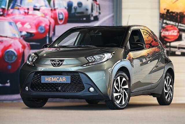 Groen Occasion 2023 Toyota Aygo X Premium SUV | € 16.950 (Super prijs) - Afbeelding 1/4