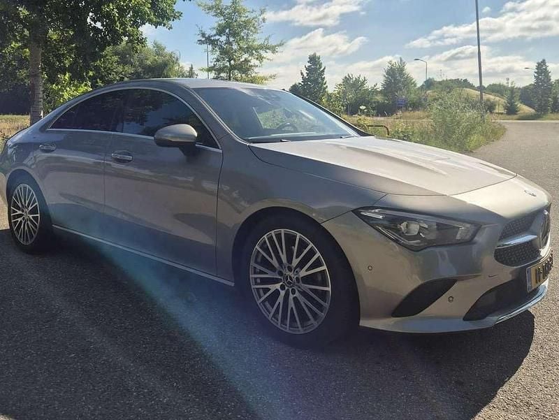 Grijs Gebruikt 2020 Mercedes CLA200 Business Sedan | € 27.750 (Super prijs) - Afbeelding 1/4