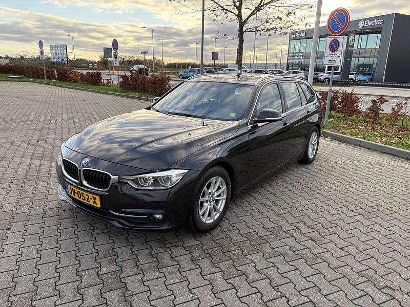 Zwart Occasion 2016 BMW 320 Stationwagen | € 10.500 - Afbeelding 1/4