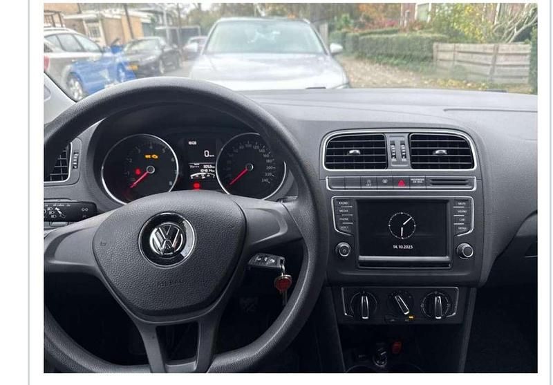 Grijs Gebruikt 2017 VW Polo Comfortline Hatchback | € 8.500 (Super prijs) - Afbeelding 1/4