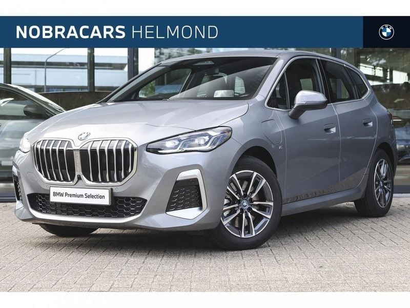 Skyscraper grey (grijs metallic) Gebruikt 2023 BMW 230e Active Tourer Comfort Edition MPV | € 41.750 - Afbeelding 1/4