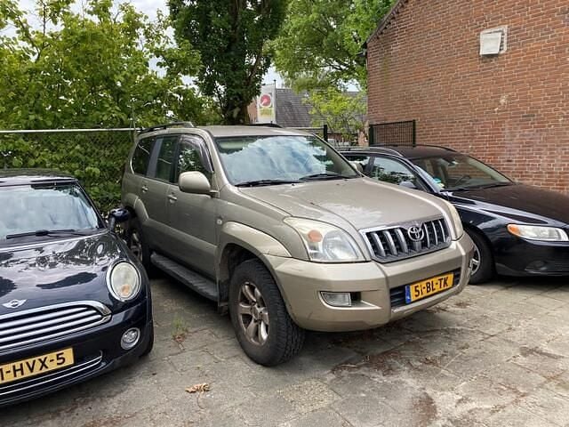 Beige, metallic lak Gebruikt 2004 Toyota Land Cruiser Executive SUV | € 7.500 (Super prijs) - Afbeelding 1/4