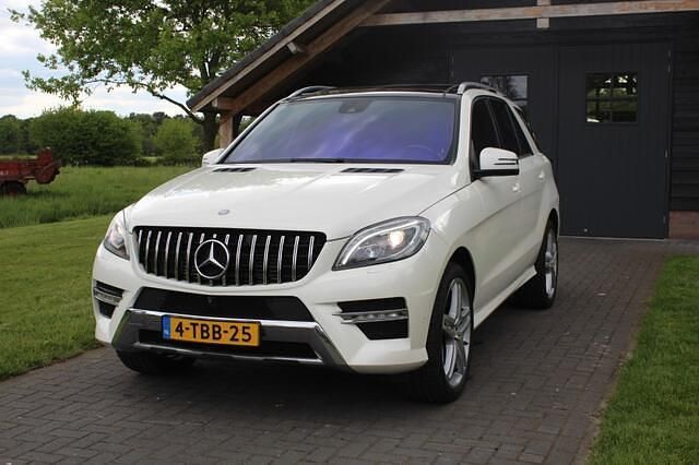 Wit, metallic lak Gebruikt 2014 Mercedes ML350 AMG SUV | € 18.900 - Afbeelding 1/4