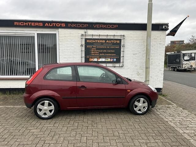 Occasion Ford Fiesta 69 PK (50 kW) 2004 Rood Hatchback