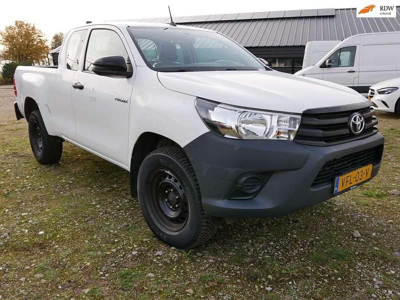 Wit Gebruikt 2020 Toyota HiLux Cool Pickup | € 10.999 - Afbeelding 1/3