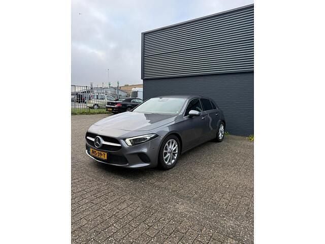 Grijs Gebruikt 2019 Mercedes A250 Premium Plus Hatchback | € 25.350 (Super prijs) - Afbeelding 1/4