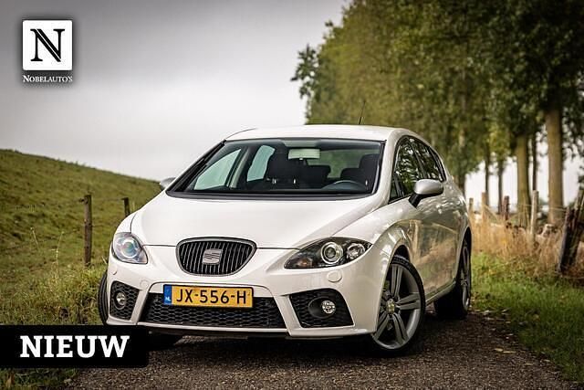 Wit Gebruikt 2008 Seat Leon FR Hatchback | € 6.740 (Duur) - Afbeelding 1/4