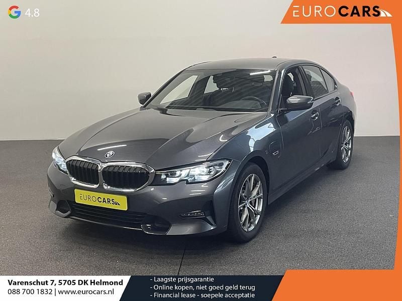 Grijs Gebruikt 2022 BMW 330e Sport Line Sedan | € 28.890 (Goede deal) - Afbeelding 1/4