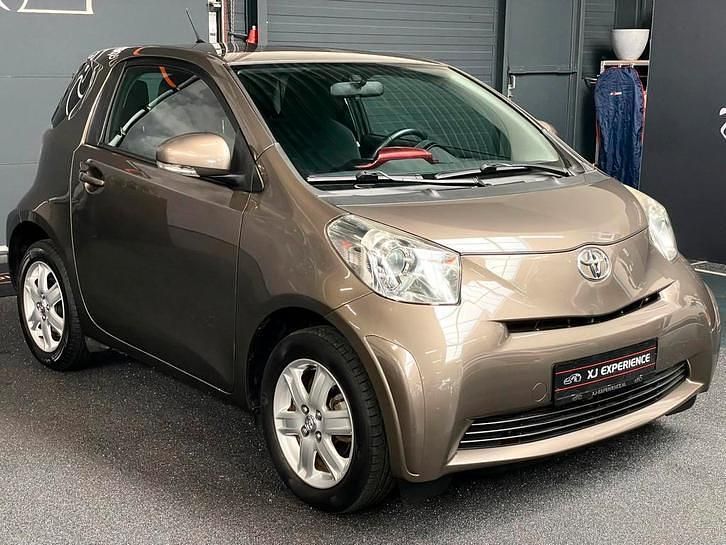 Occasion Toyota iQ Comfort 70 PK (51 kW) 2011 Bruin (metallic) Hatchback