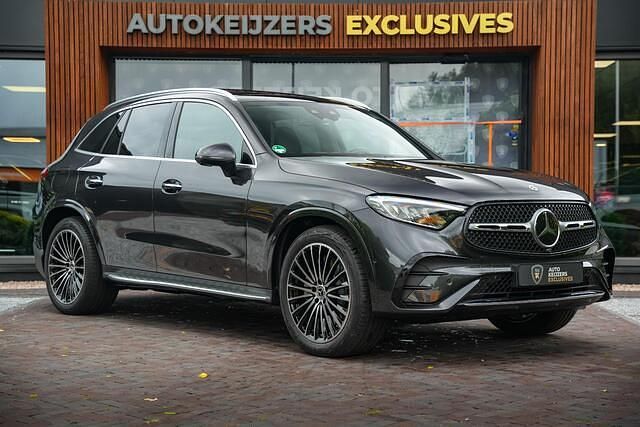 Grijs Gebruikt 2025 Mercedes GLC220 AMG line SUV | € 79.900 - Afbeelding 1/4
