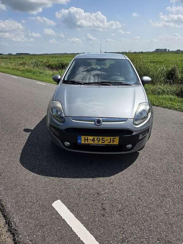 Grijs Gebruikt 2010 Fiat Punto Business Hatchback | € 5.000 - Afbeelding 1/4