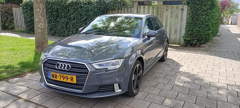 Grijs Occasion 2018 Audi A3 Sportback Sport Hatchback | € 13.750 (Goede deal) - Afbeelding 1/4
