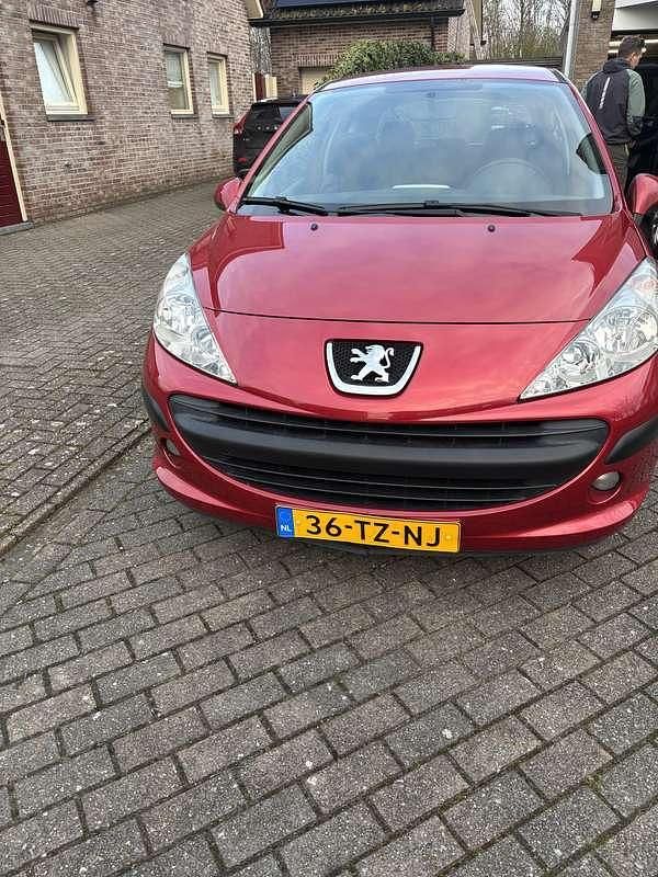 Occasion 2007 Peugeot 207 Tendance Sedan | € 3.995 (Iets duurder) - Afbeelding 1/4